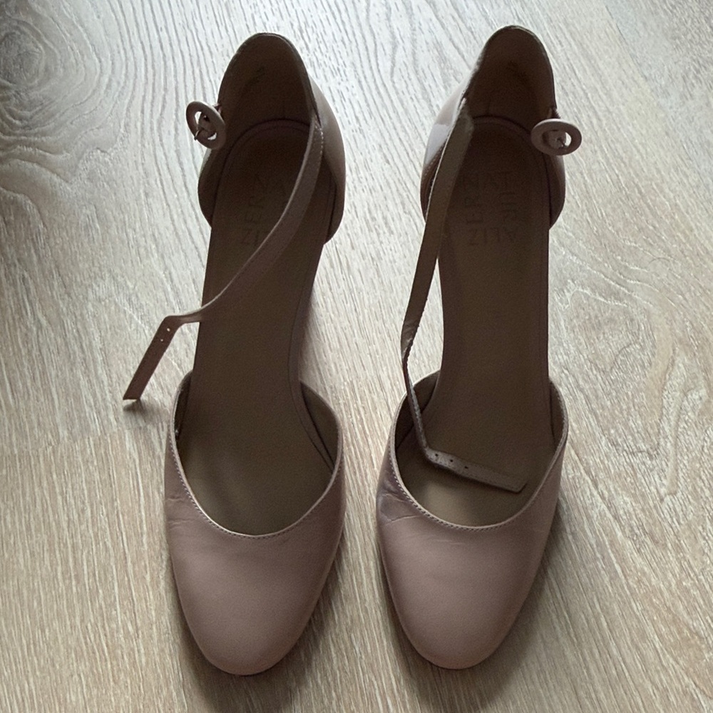 Naturalizer Blush Pink Round Toe Heels